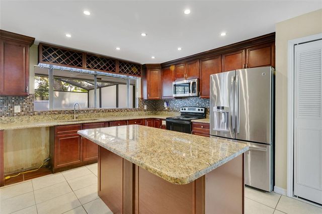 3217 CASTLE OAK AVENUE, Orlando, FL 32808