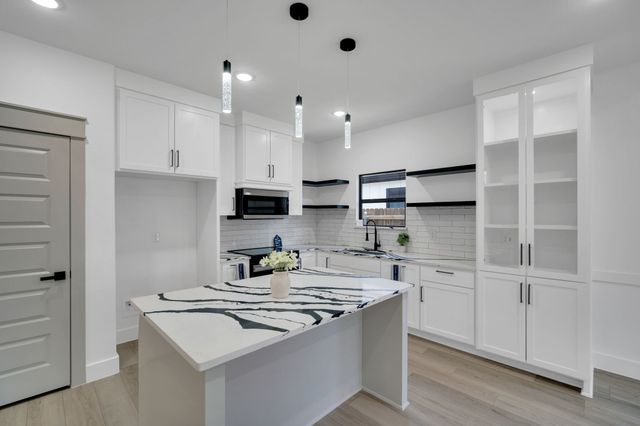 312 Matthew Street, Hillsboro, TX 76645