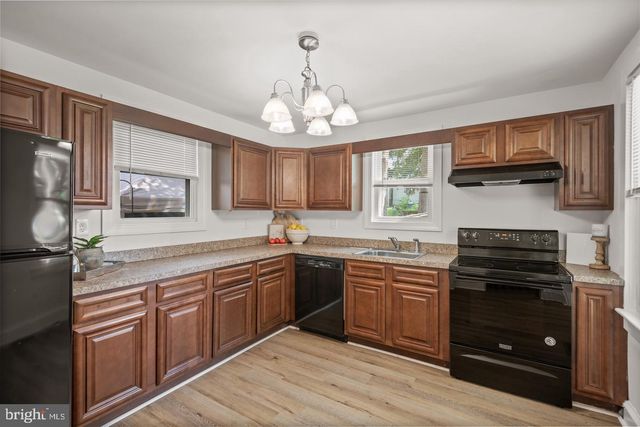 118 N GEORGE ST, Millersville, PA 17551