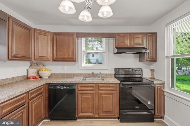 118 N GEORGE ST, Millersville, PA 17551