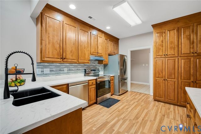 12337 Villas Dr, Chester, VA 23836