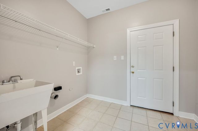 12337 Villas Dr, Chester, VA 23836
