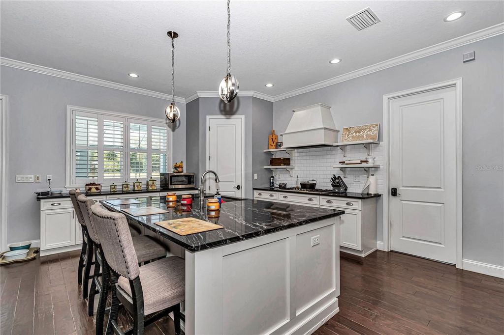 Image 5 of property listing at 4420 NE 7TH AVENUE, Ocala, FL 34479