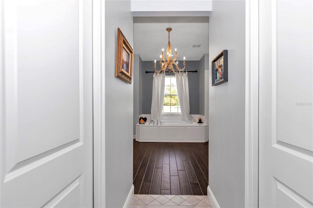 Image 8 of property listing at 4420 NE 7TH AVENUE, Ocala, FL 34479