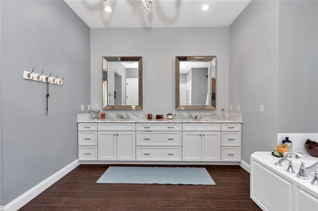 Image 10 of property listing at 4420 NE 7TH AVENUE, Ocala, FL 34479