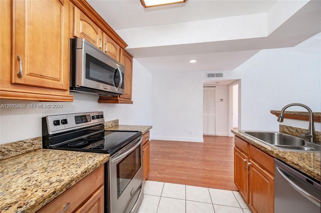 15067 SW 103rd Ter 14203, Miami, FL 33196