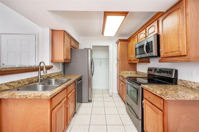 15067 SW 103rd Ter 14203, Miami, FL 33196