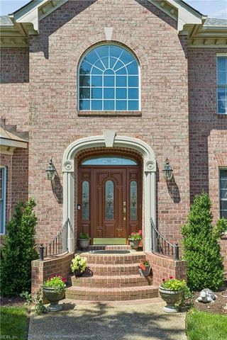 300 Coinjock RN, Yorktown, VA 23693