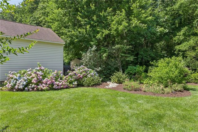 300 Coinjock RN, Yorktown, VA 23693