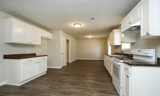 5019 Westwood, Dickinson, TX 77539