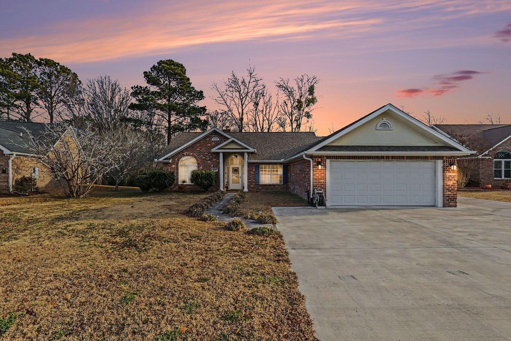 4602 Mandi Ave., Little River, SC 29566