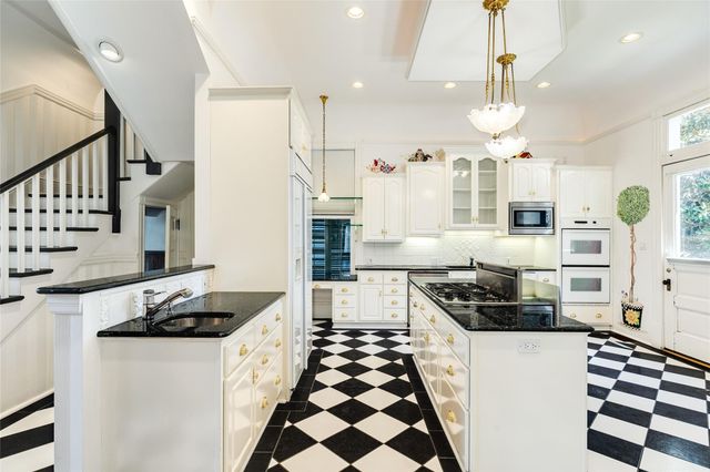 1428 Ball, Galveston, TX 77550