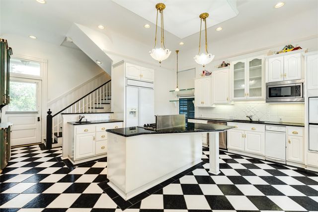 1428 Ball, Galveston, TX 77550