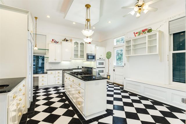 1428 Ball, Galveston, TX 77550