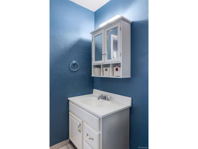 1050 S Monaco St Pkwy 143, Denver, CO 80224
