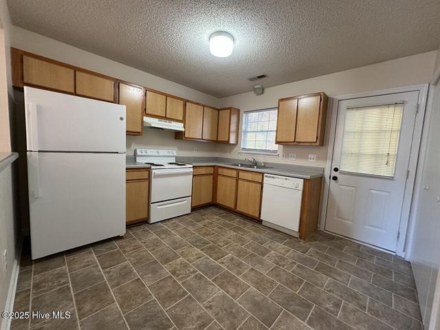 105 Live Oak Court, Midway Park, NC 28544