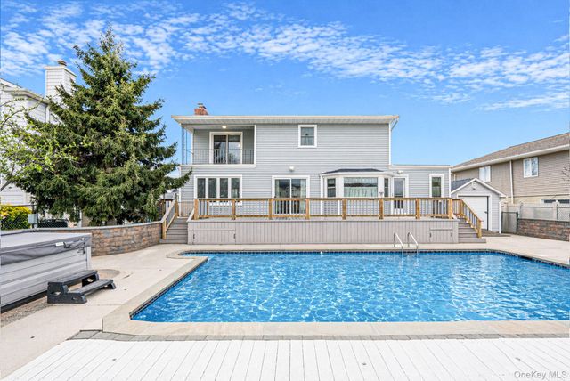 204 Bayview Avenue, Massapequa, NY 11758