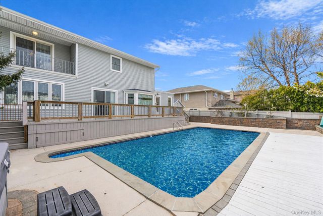 204 Bayview Avenue, Massapequa, NY 11758