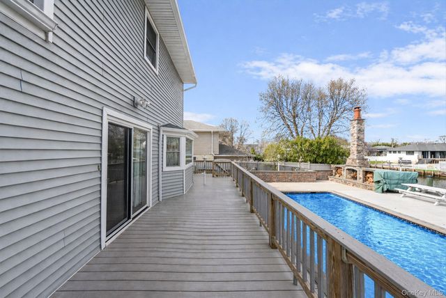 204 Bayview Avenue, Massapequa, NY 11758
