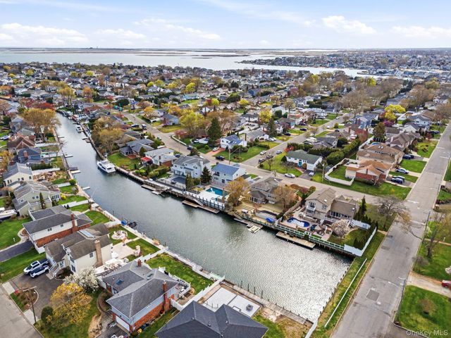 204 Bayview Avenue, Massapequa, NY 11758