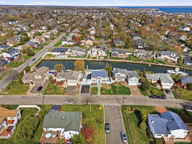 204 Bayview Avenue, Massapequa, NY 11758