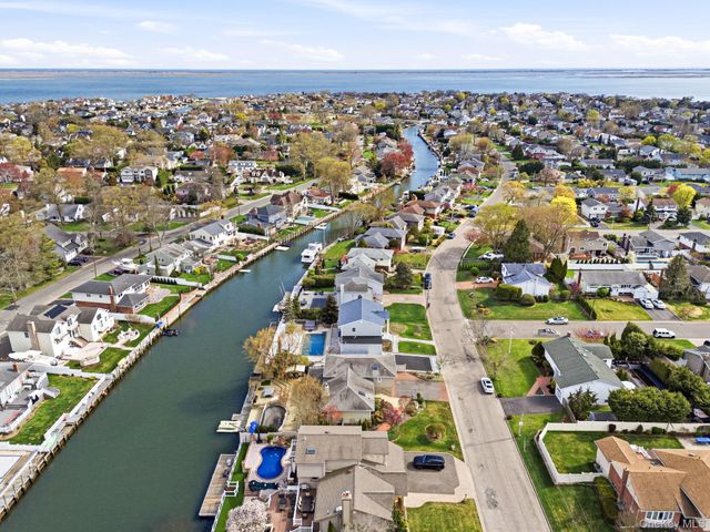 204 Bayview Avenue, Massapequa, NY 11758