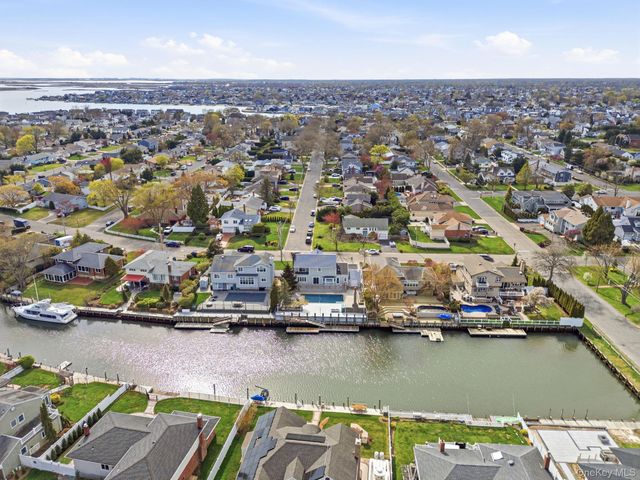 204 Bayview Avenue, Massapequa, NY 11758