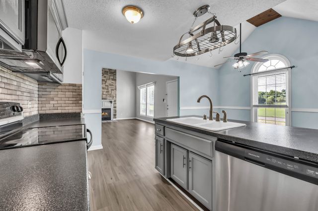 412 Martin Rd, Clarksville, TN 37042