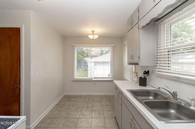 2512 Berdan Avenue, Toledo, OH 43613