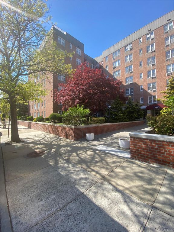 2 Sadore Lane 5Z, Yonkers, NY 10710 — photo 3