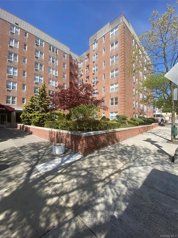 2 Sadore Lane 5Z, Yonkers, NY 10710 — photo 4
