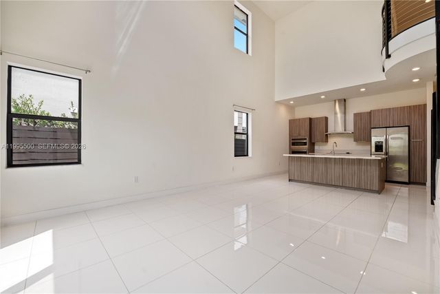 8836 NW 161st Ter, Miami Lakes, FL 33018