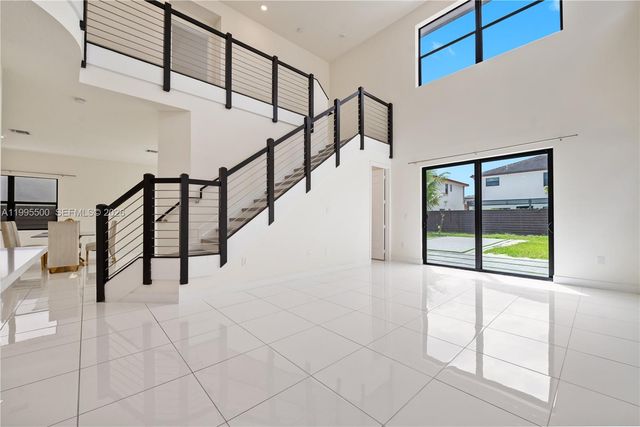 8836 NW 161st Ter, Miami Lakes, FL 33018