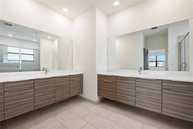 8836 NW 161st Ter, Miami Lakes, FL 33018