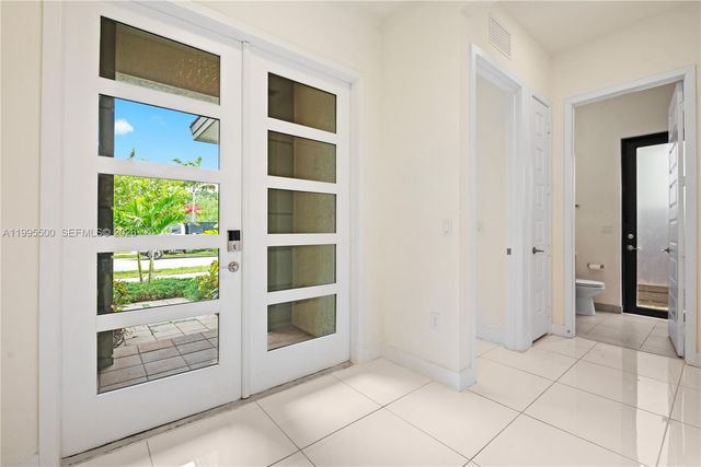 8836 NW 161st Ter, Miami Lakes, FL 33018