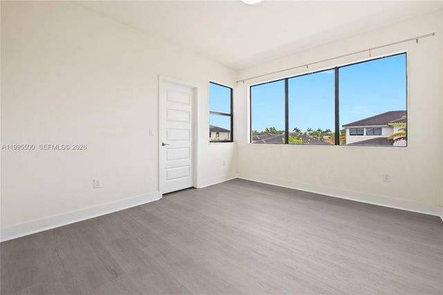 8836 NW 161st Ter, Miami Lakes, FL 33018