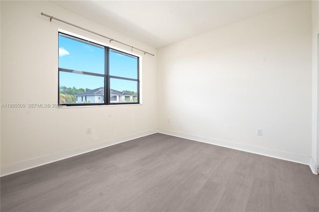 8836 NW 161st Ter, Miami Lakes, FL 33018