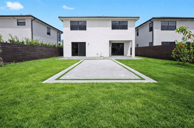 8836 NW 161st Ter, Miami Lakes, FL 33018