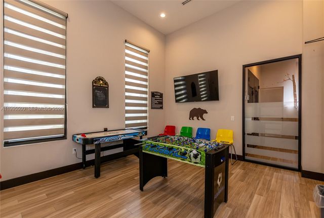 8836 NW 161st Ter, Miami Lakes, FL 33018