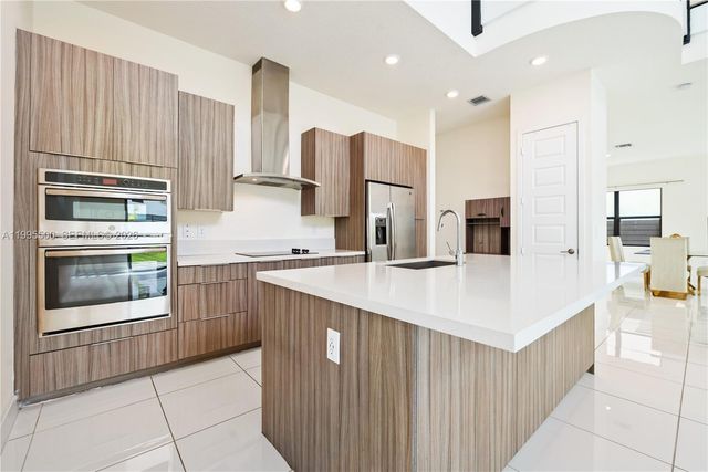 8836 NW 161st Ter, Miami Lakes, FL 33018