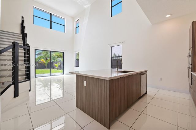 8836 NW 161st Ter, Miami Lakes, FL 33018