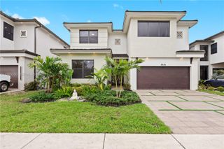 8836 NW 161st Ter, Miami Lakes, FL 33018