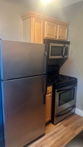 22 High St 3, Salem, MA 01970