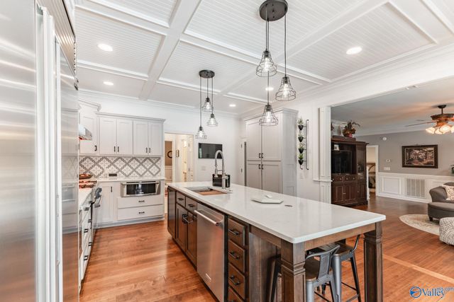 3412 Oakridge Drive SW, Decatur, AL 35603