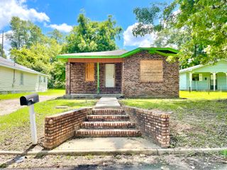 911 S 8th Ave., Laurel, MS 39440