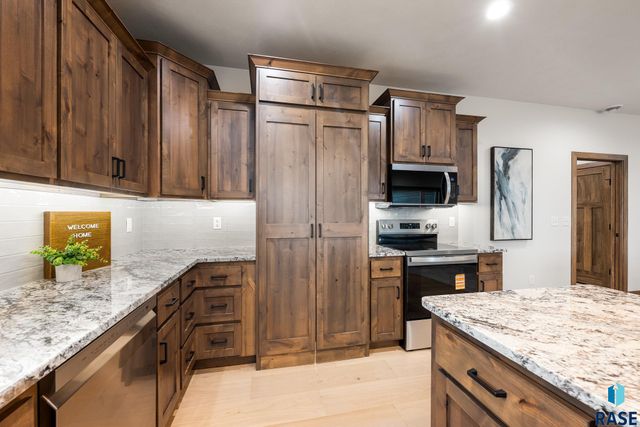 425 E 8th St Street, Tea, SD 57064