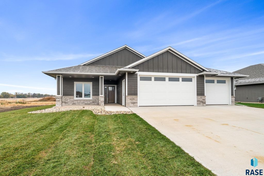 425 E 8th St Street, Tea, SD 57064