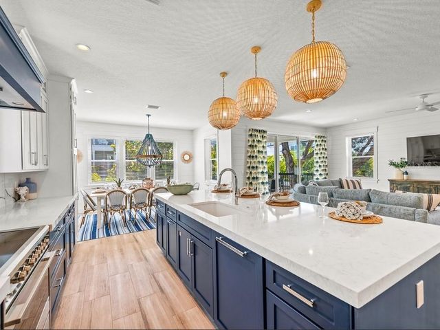 204 COOLIDGE DRIVE, Sarasota, FL 34236