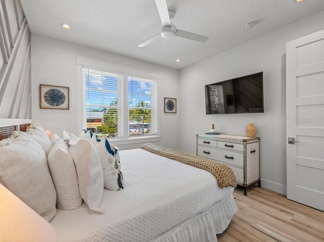 204 COOLIDGE DRIVE, Sarasota, FL 34236