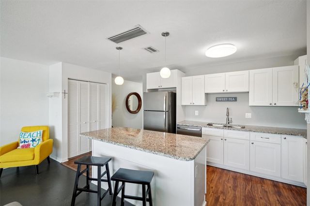 3850 13TH AVENUE N 212, St Petersburg, FL 33713